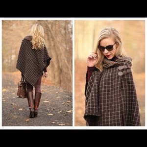 Lambs wool plaid Ralph Lauren poncho with 2 leather clasps.  Like new.